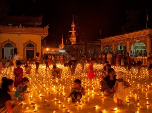 buddhist-festival-myanmar_37915_990x742